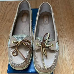 Sperry angelfish gold boat shoe. Size 81/2